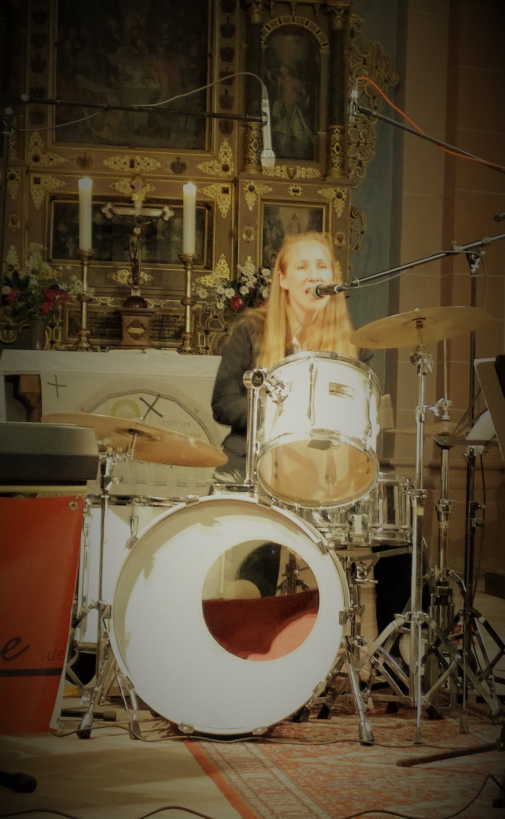 Schlagzeug und Gesang Reni Weigelt